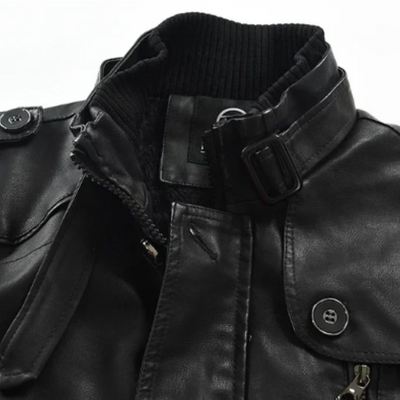 Elegant lang skinnjakke i bikerstil