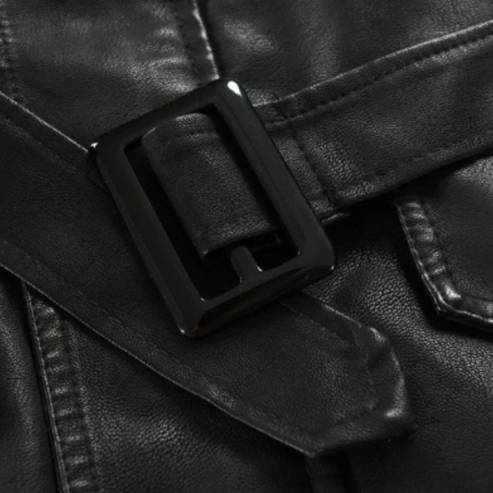 Elegant lang skinnjakke i bikerstil